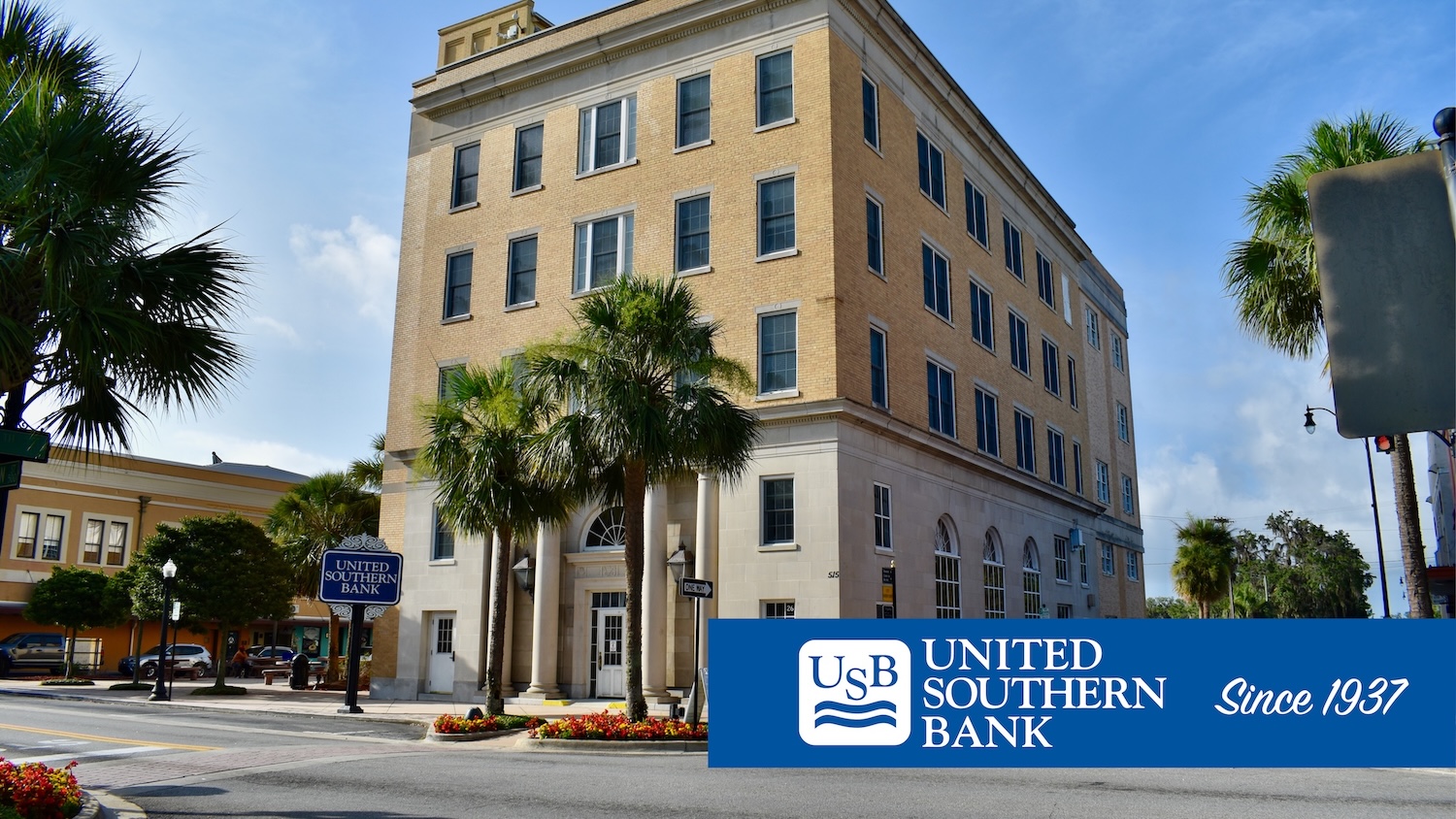 exterior photo of United Southern Bank's Leesburg Downtown branch building