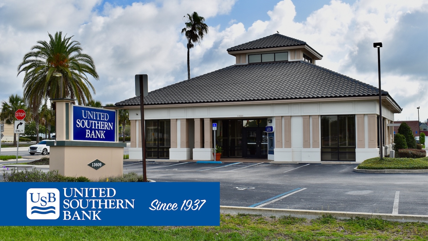 exterior photo of United Southern Bank's Lady Lake - The Villages branch building