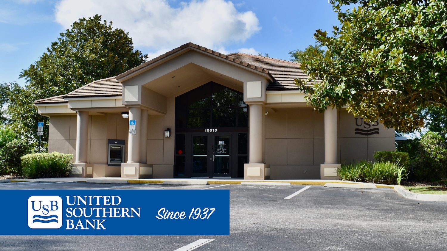exterior photo of United Southern Bank's Mount Dora branch building